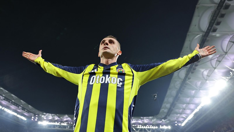 Fenerbahçe'de Suudi Arabistan'dan teklifler alan Kerem Aktürkoğlu kararını verdi!