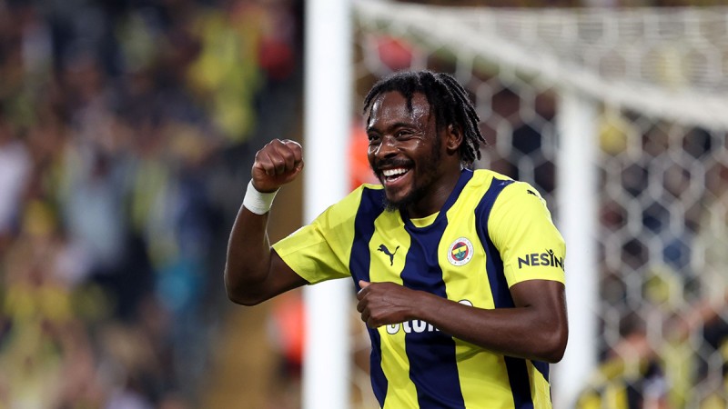 Bright Osayi Samuel&rsquo;den Fenerbahçe ve Beşiktaş itirafı! &lsquo;Babam asla izin vermezdi&rsquo;