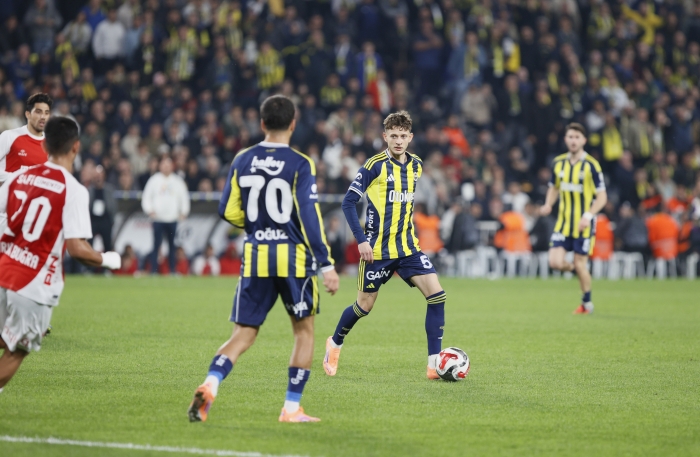 Sebastian Szymanski'ye ıslıklı protesto!